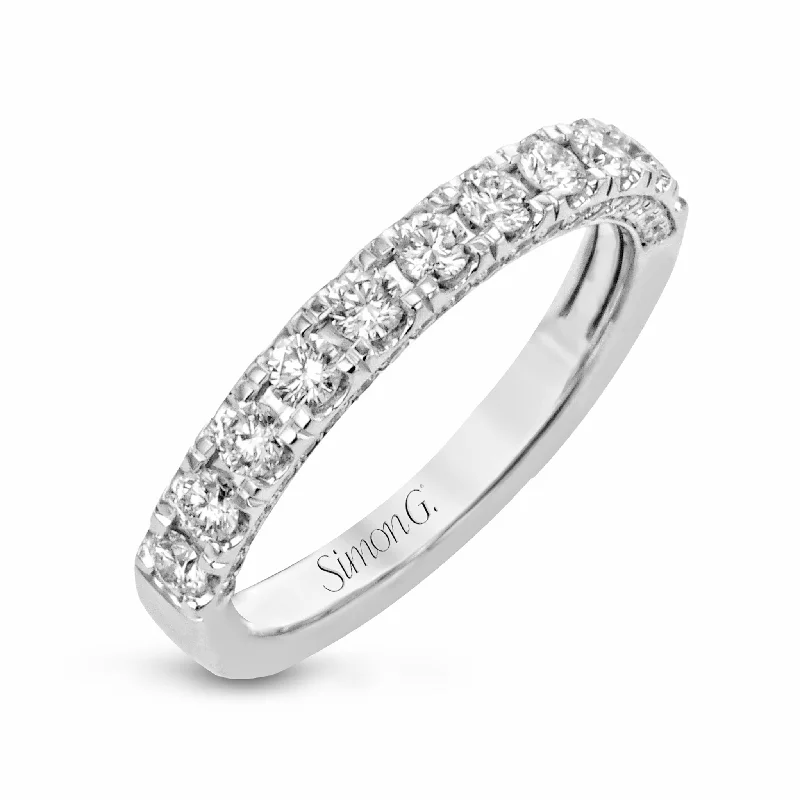 wedding bands with diamond accents for women-Wedding Band in 18k Gold with Diamonds